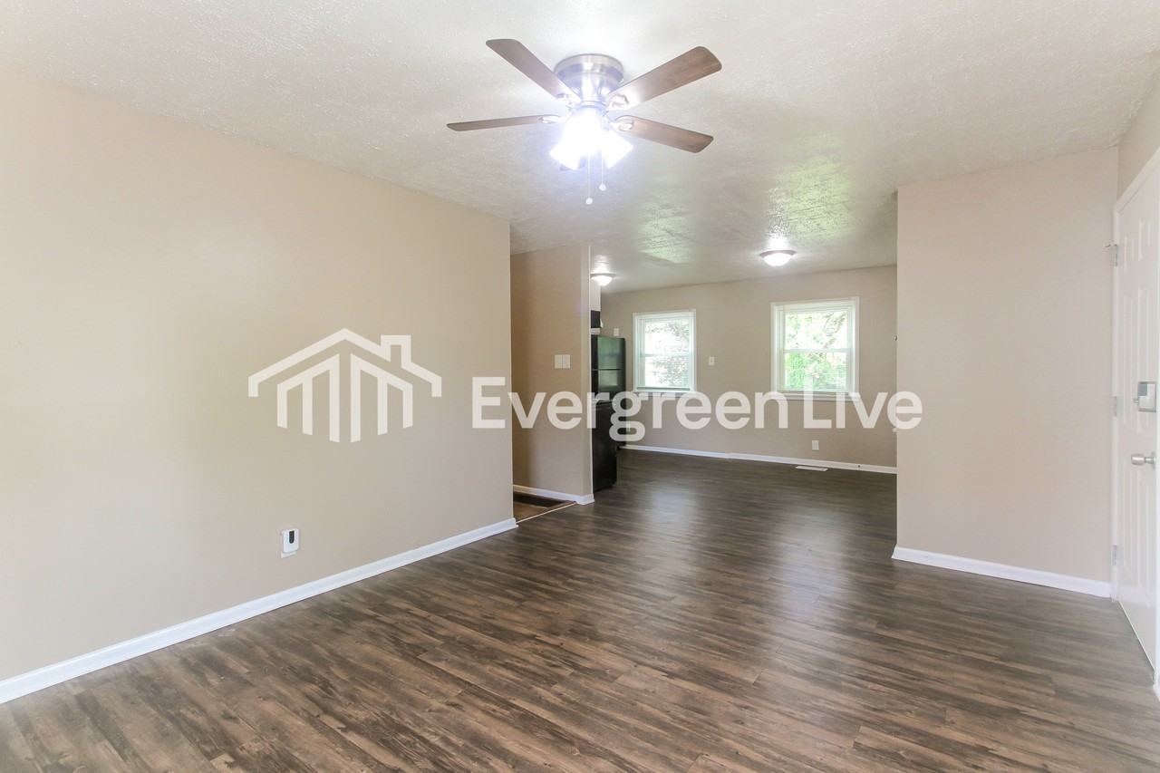 1505 N Webster Ave - Photo 2 of 15