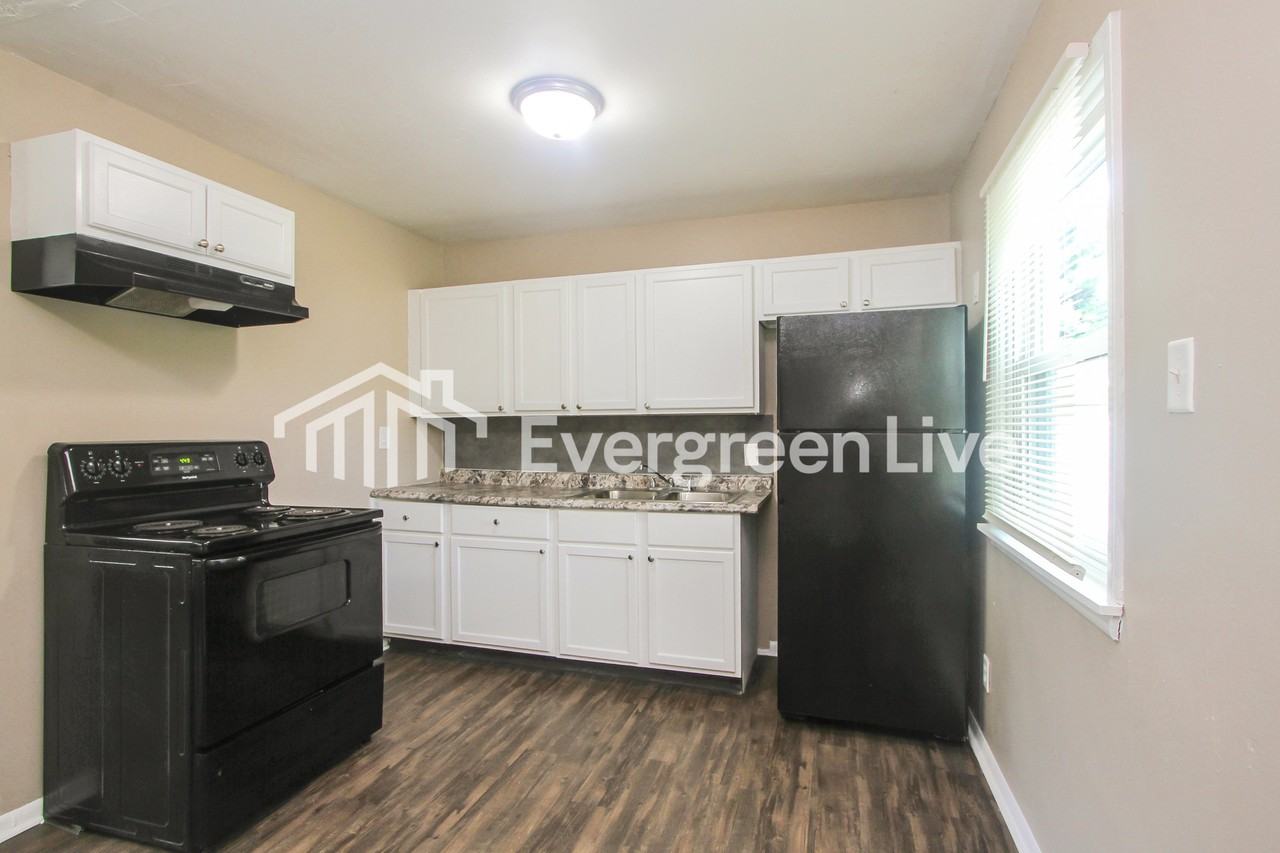 1505 N Webster Ave - Photo 5 of 15