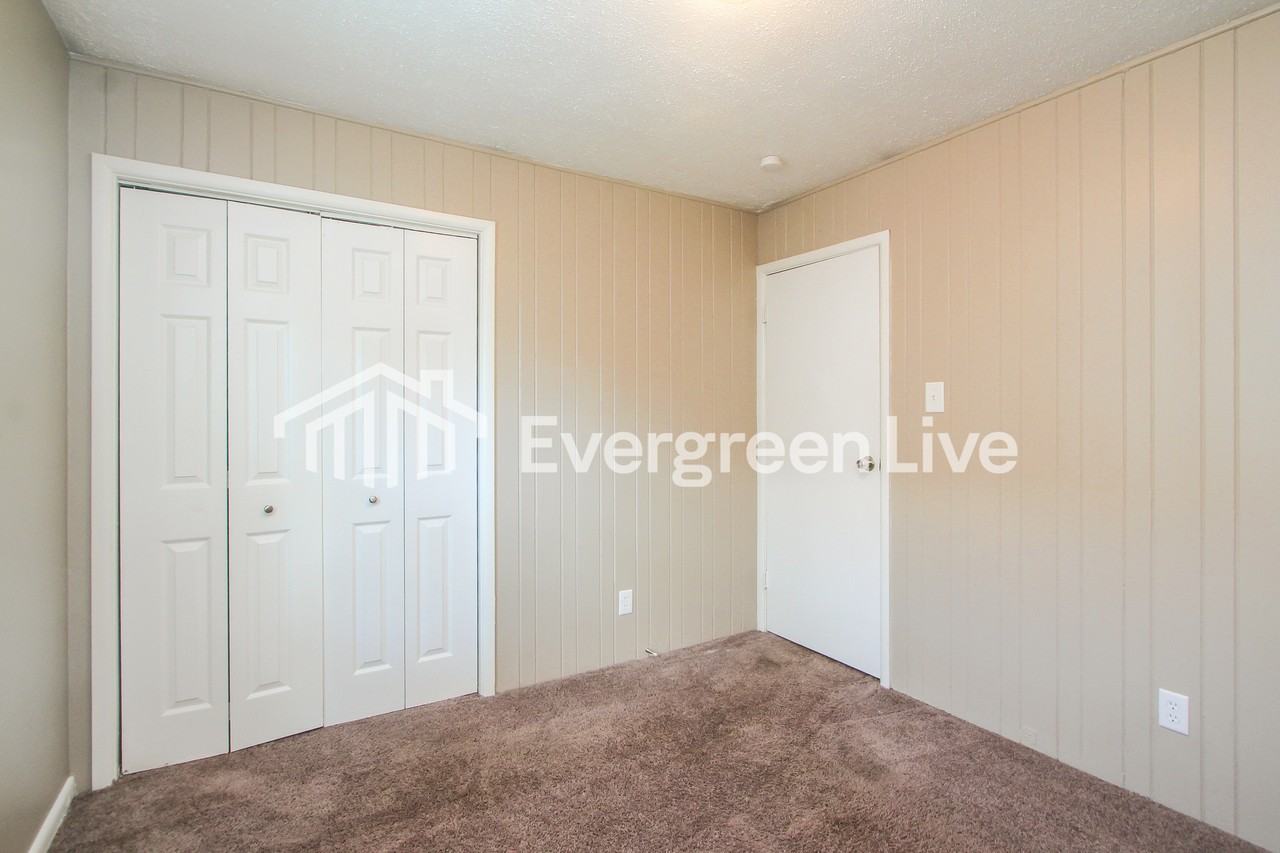 1505 N Webster Ave - Photo 6 of 15