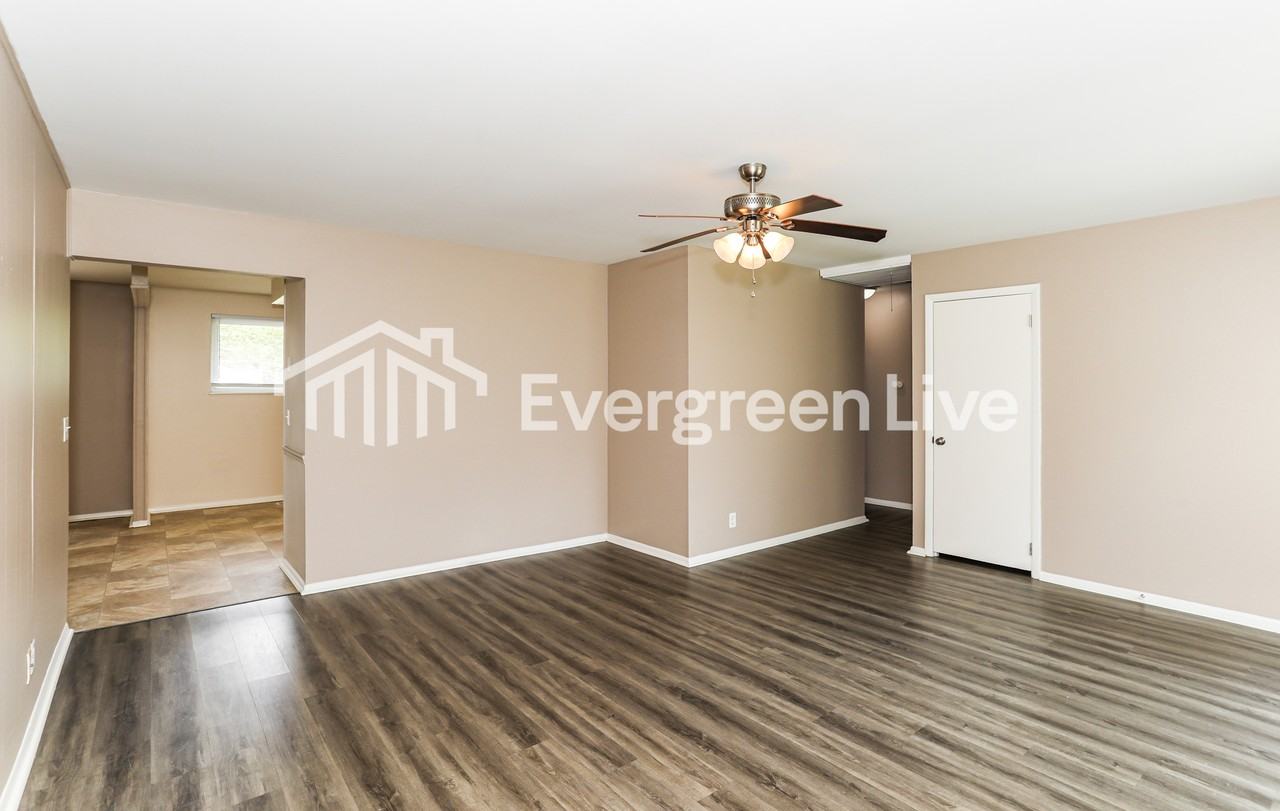 10966 Maplehill Dr - Photo 3 of 15