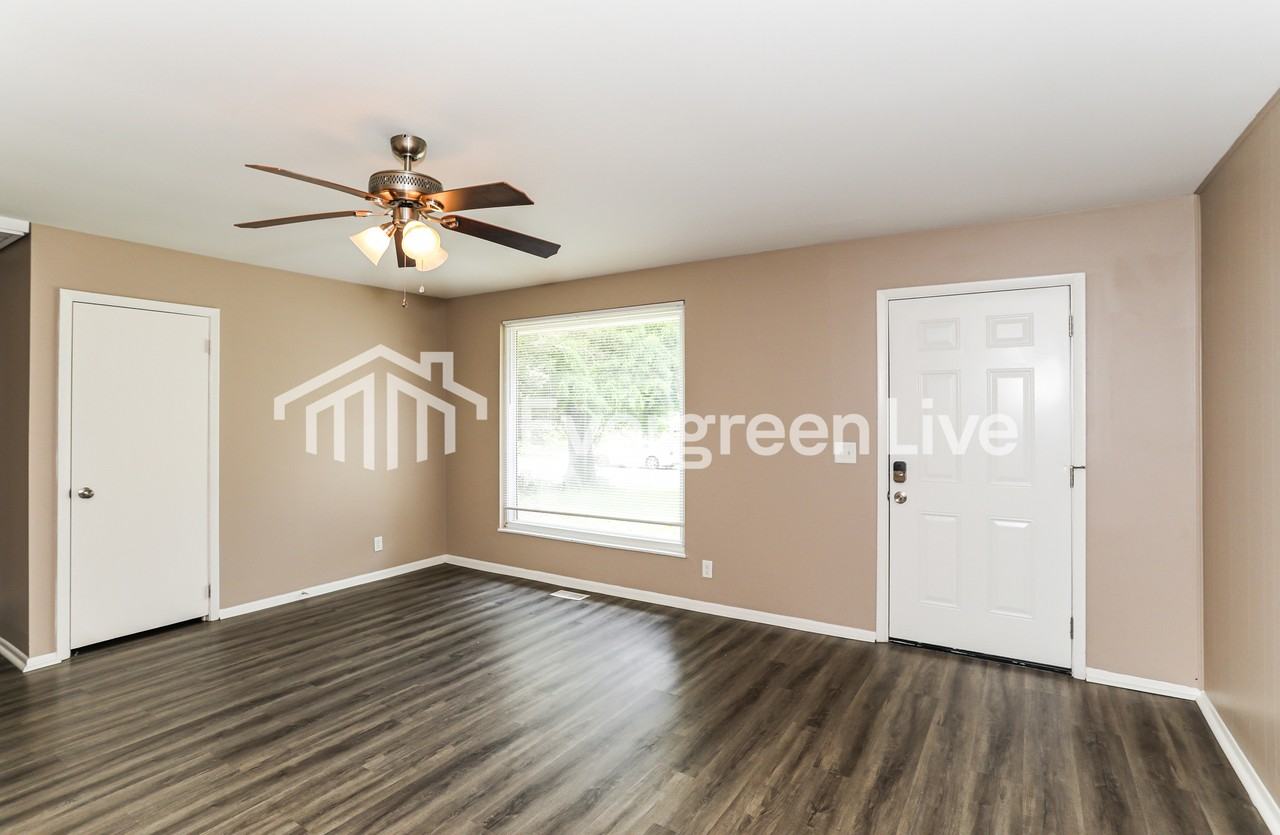 10966 Maplehill Dr - Photo 4 of 15