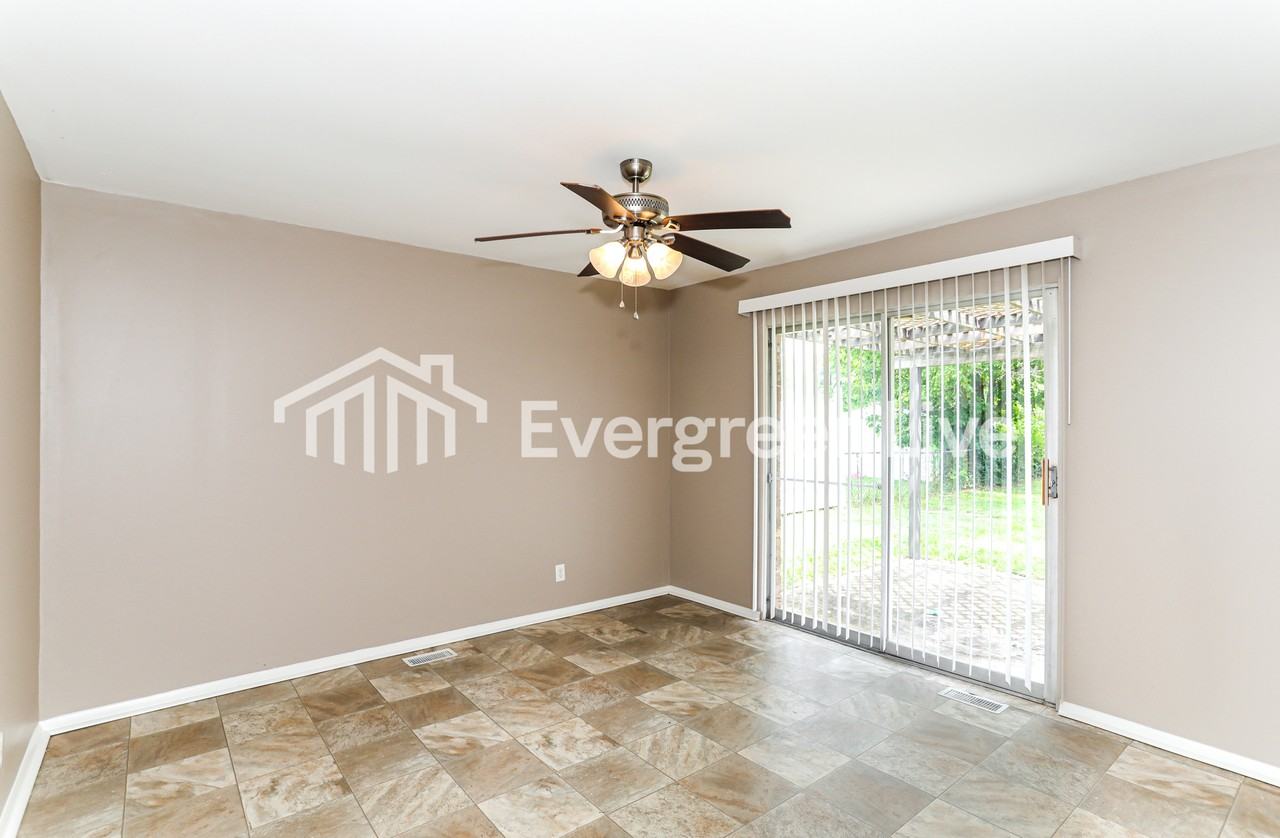 10966 Maplehill Dr - Photo 5 of 15