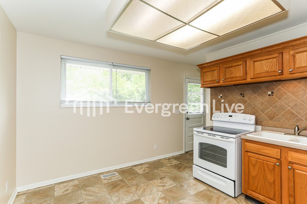 10966 Maplehill Dr - Photo 7 of 15