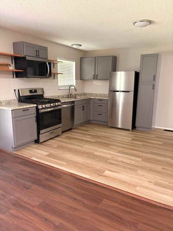 4076 Fox Island Dr - Photo 6 of 25