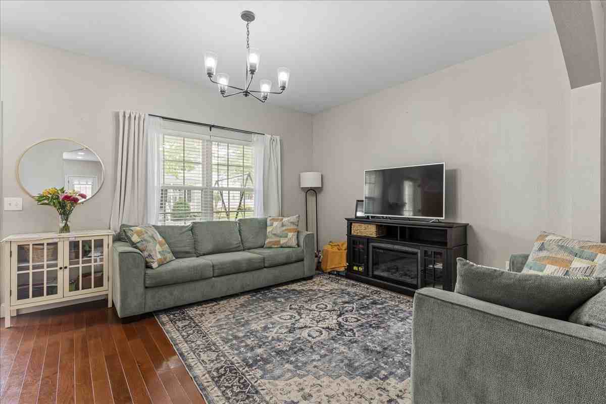 410 Ashbury Cir - Photo 4 of 25