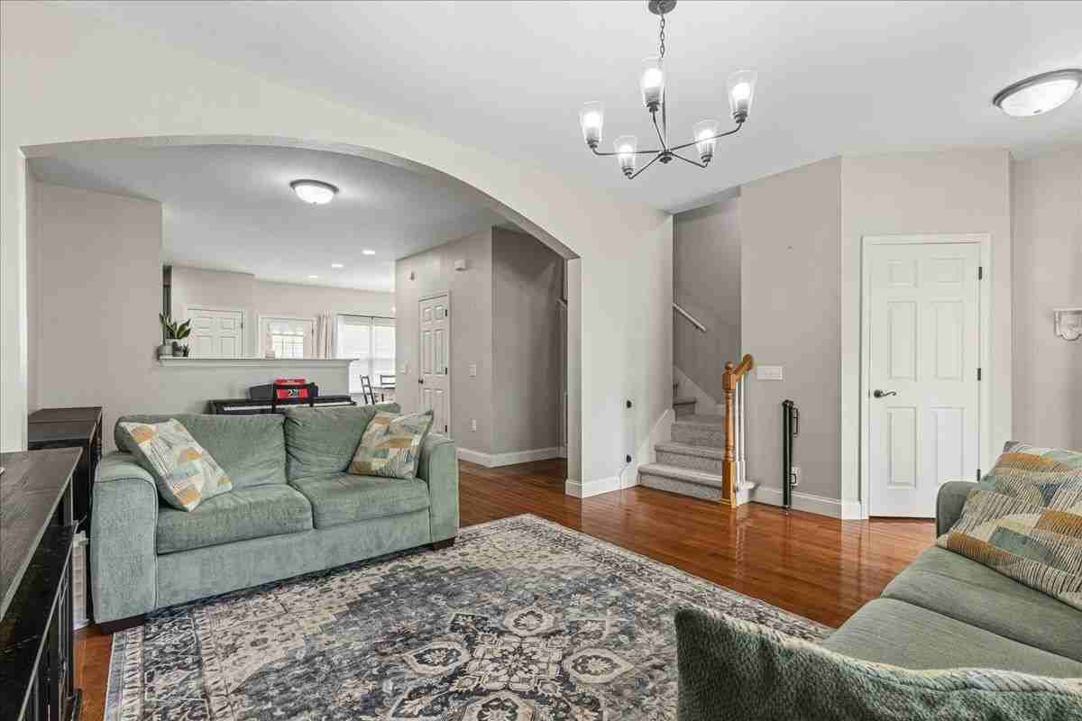410 Ashbury Cir - Photo 6 of 25