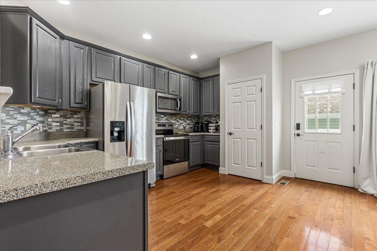 410 Ashbury Cir - Photo 7 of 25