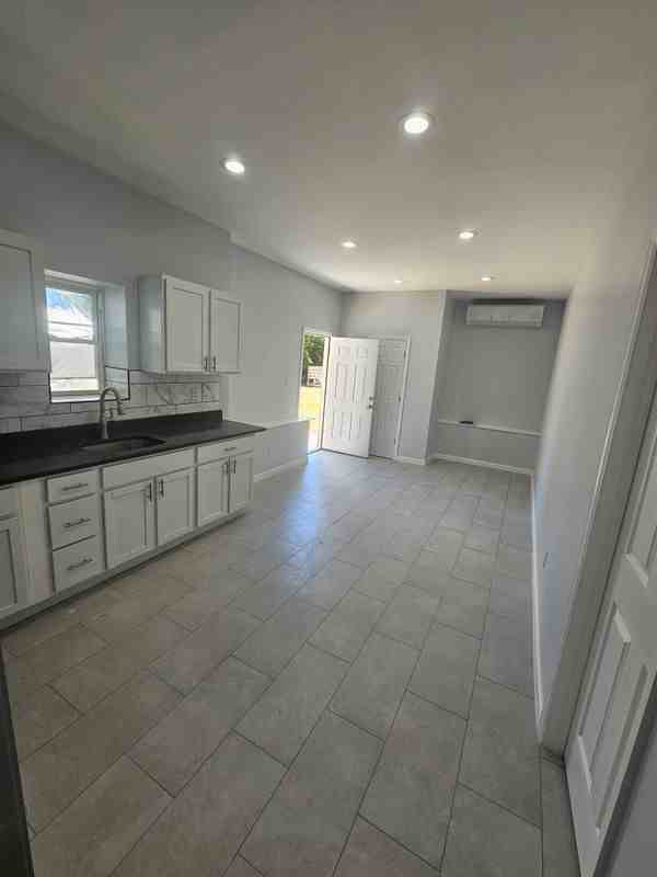 524 Nichols Rd - Photo 3 of 5