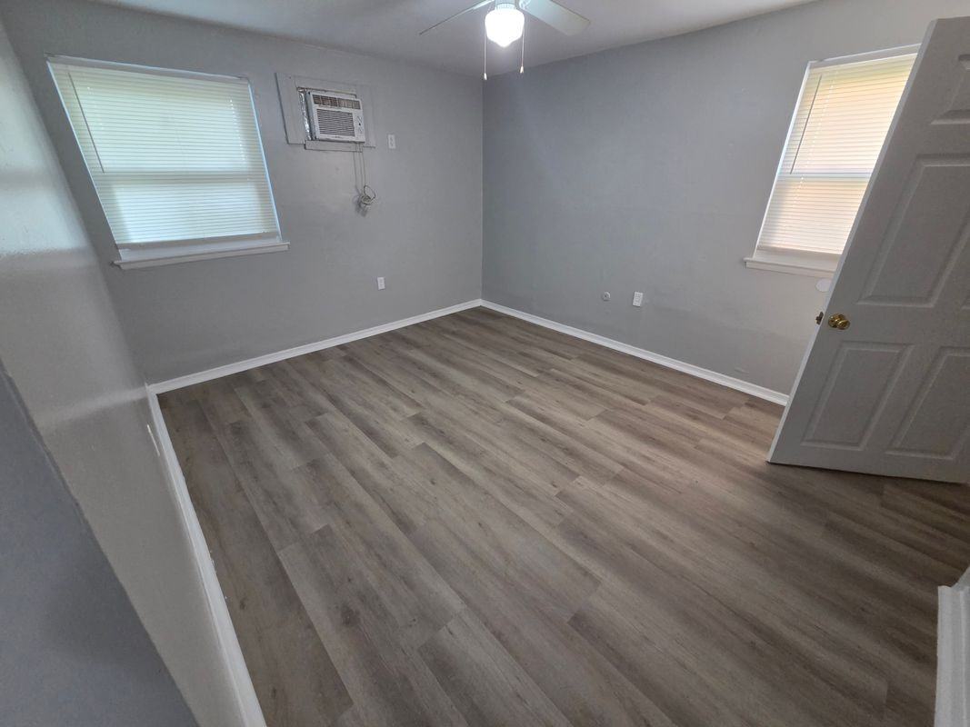 532 Foster St - Photo 2 of 12