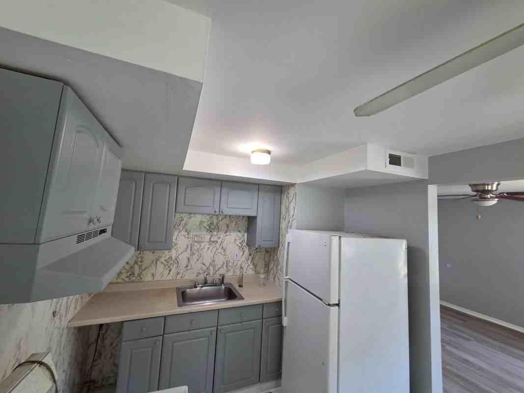 532 Foster St - Photo 3 of 12