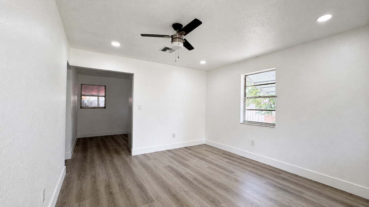 528 E Lakewood Rd ##B - Photo 6 of 8