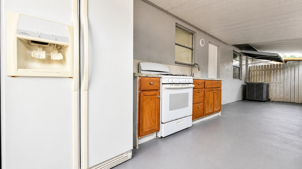 528 E Lakewood Rd ##B - Photo 7 of 8