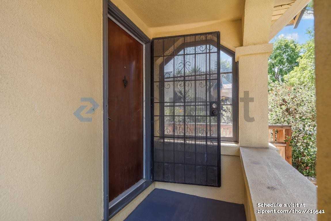 1336 Parker St - Photo 4 of 28