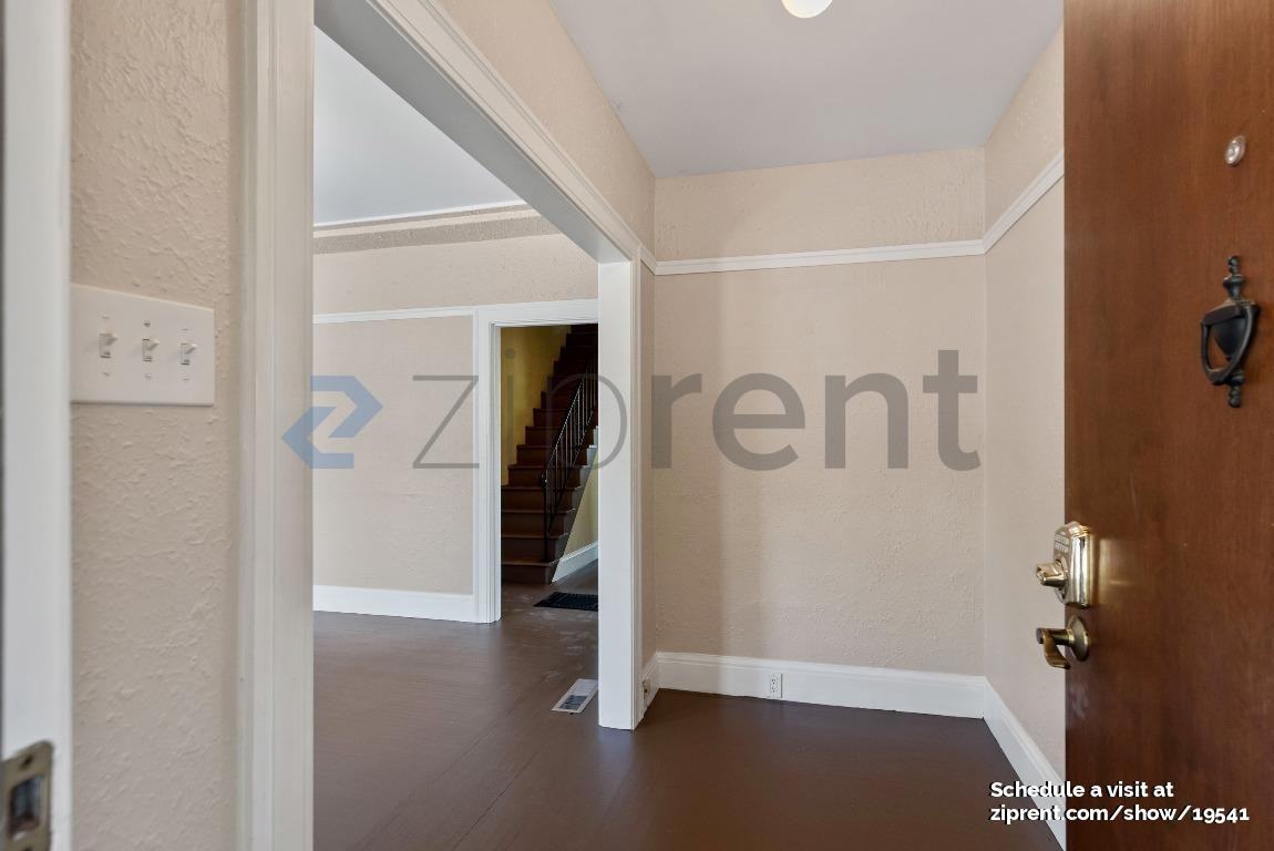 1336 Parker St - Photo 5 of 28
