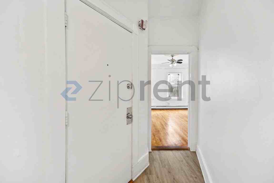 34 Cunard St #3 - Photo 4 of 20
