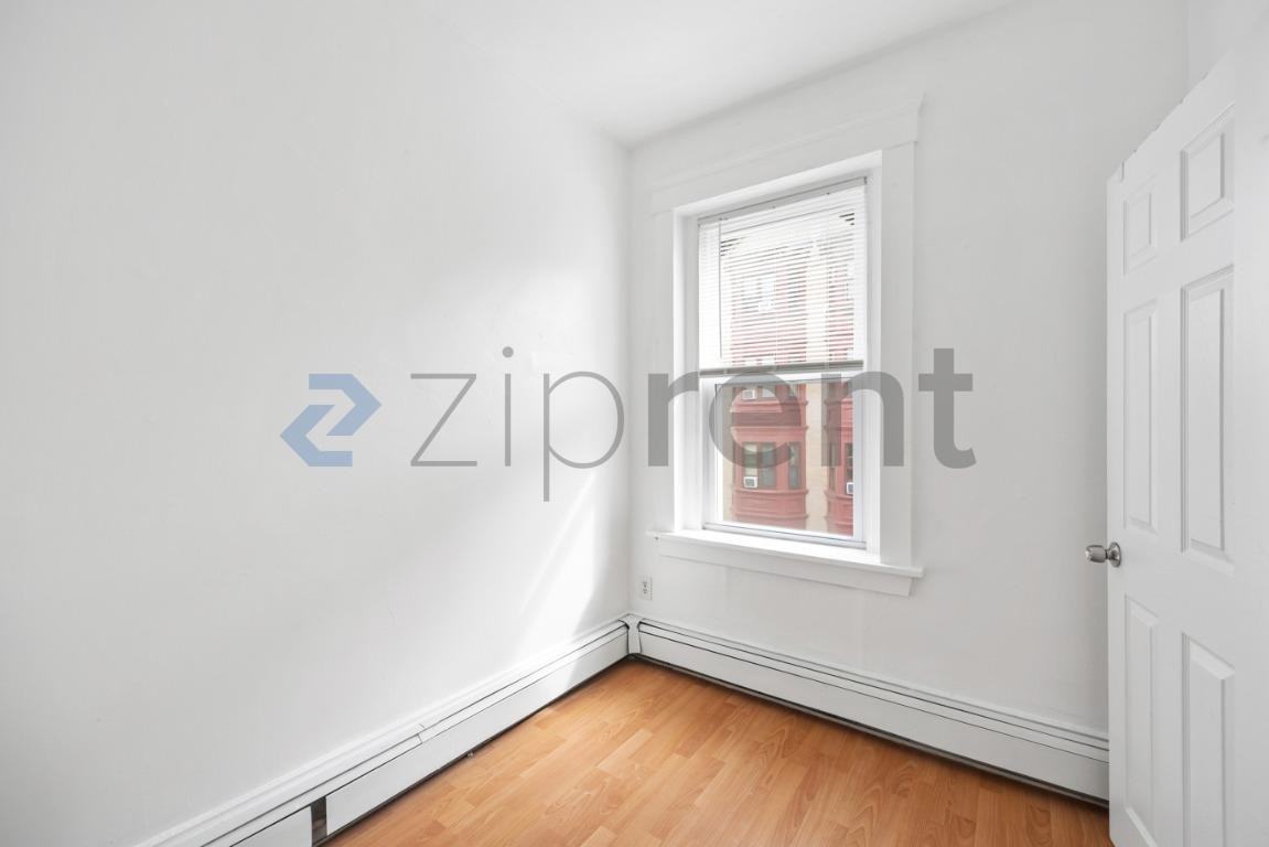 34 Cunard St #3 - Photo 7 of 20