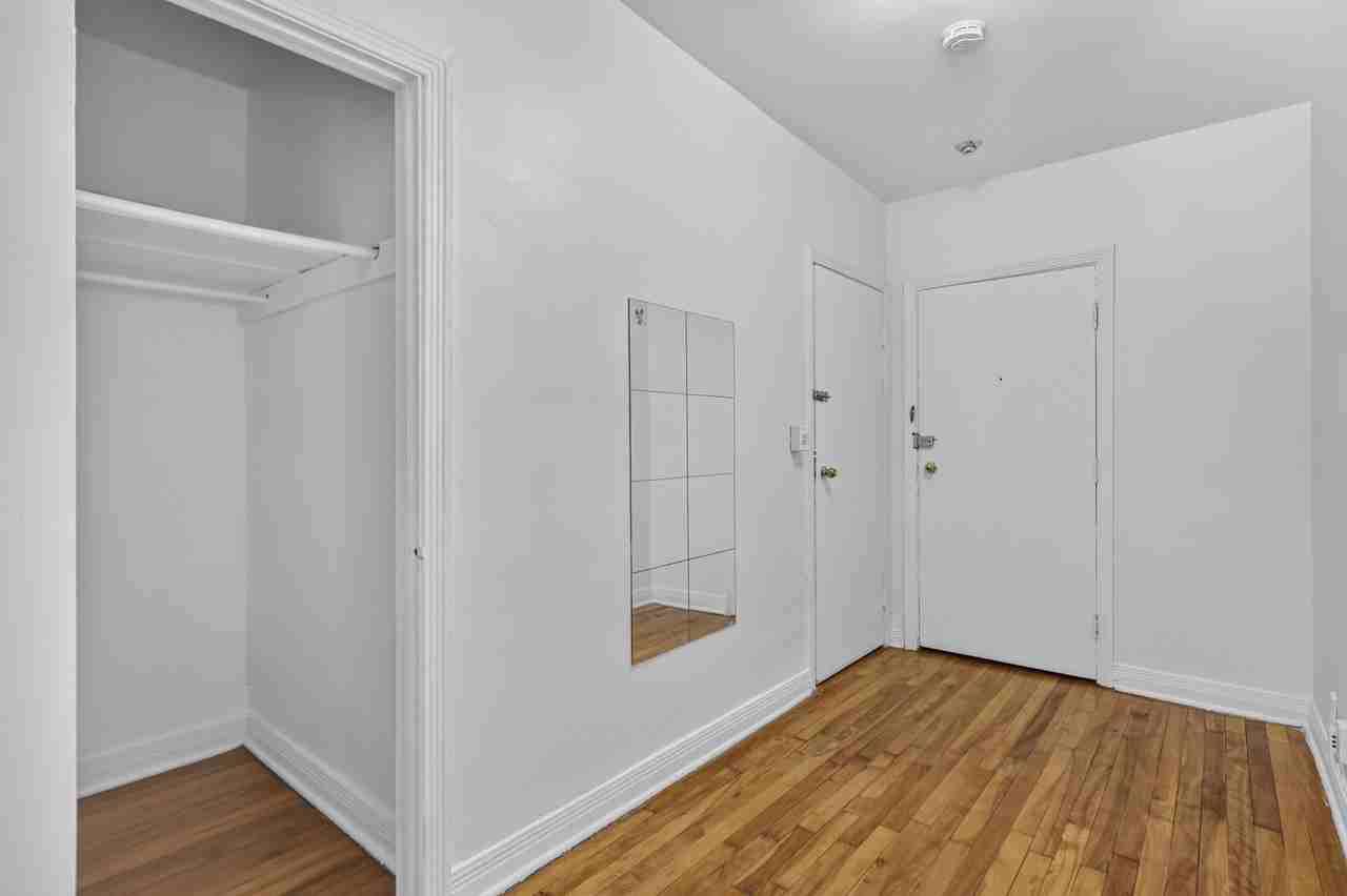2760 Place de Darlington #23 - Photo 2 of 21