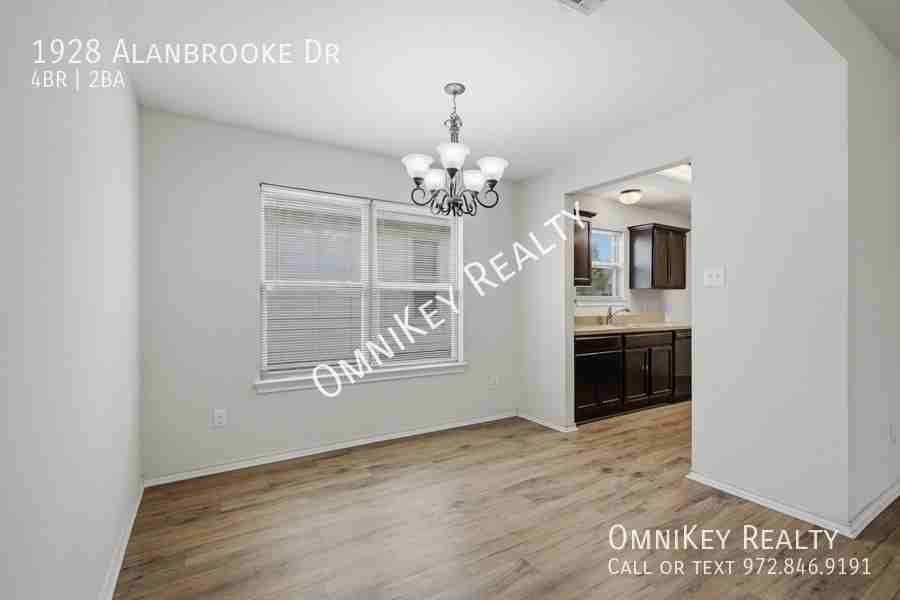 1928 Alanbrooke Dr - Photo 2 of 23