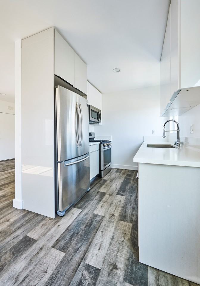 1333 W 36th Pl #6 - Photo 3 of 17