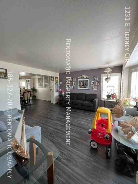 1231 E Tierney Cir - Photo 4 of 42