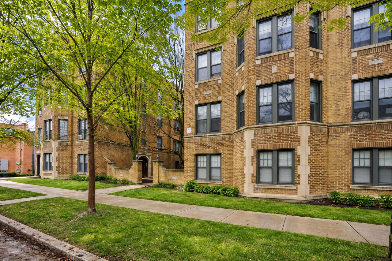 3610 N Claremont Ave #M3 - Photo 7 of 7