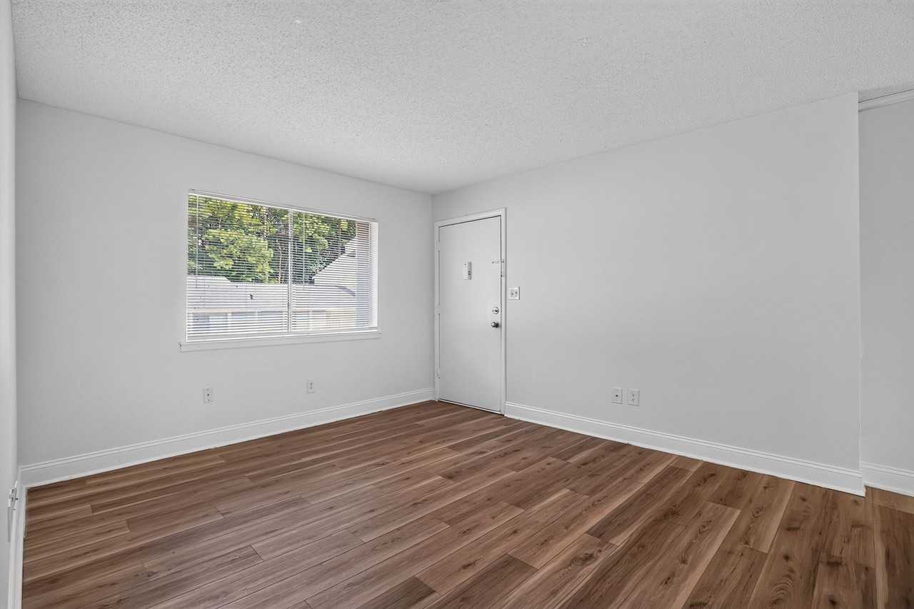 Beacon Pointe Apartments - Photo 4 of 50