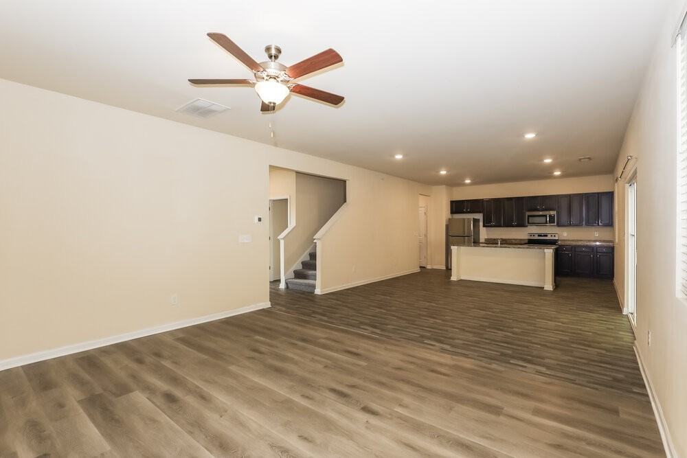 203 Hamilton Pointe Dr - Photo 4 of 17