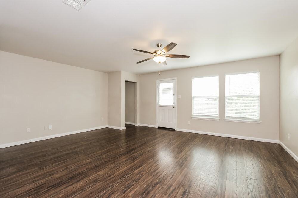 8820 Elk Creek Ln - Photo 4 of 16