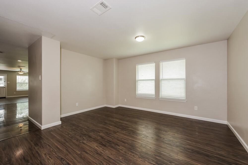 8820 Elk Creek Ln - Photo 5 of 16