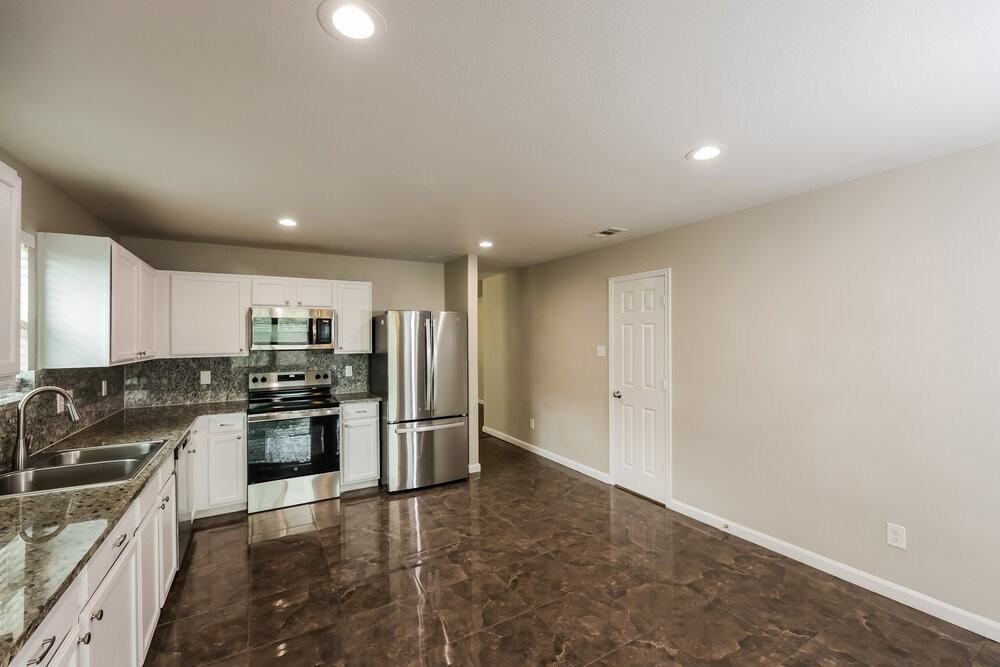 8820 Elk Creek Ln - Photo 6 of 16
