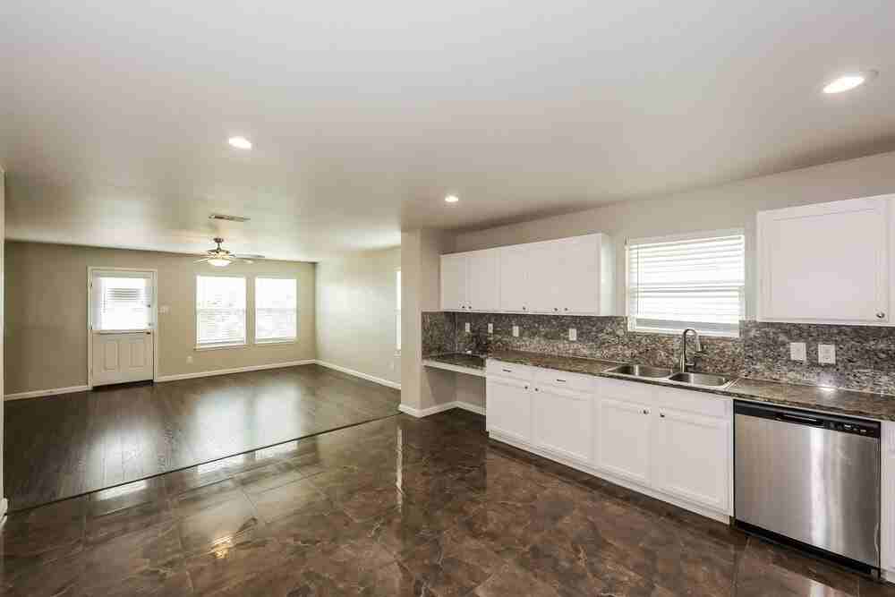 8820 Elk Creek Ln - Photo 7 of 16