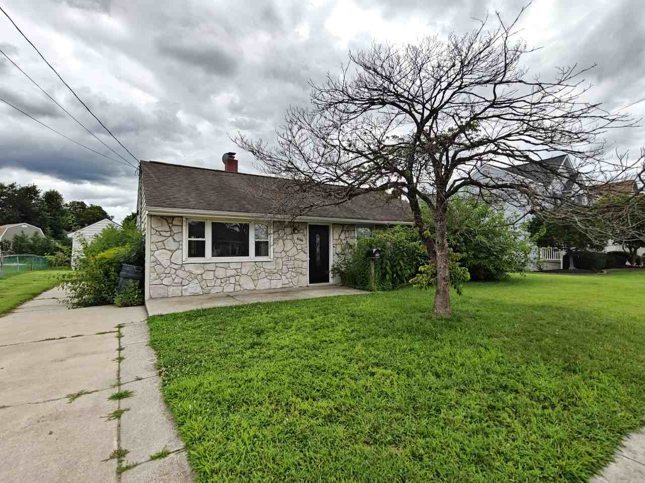 444 Colonial Rd - Photo 2 of 15