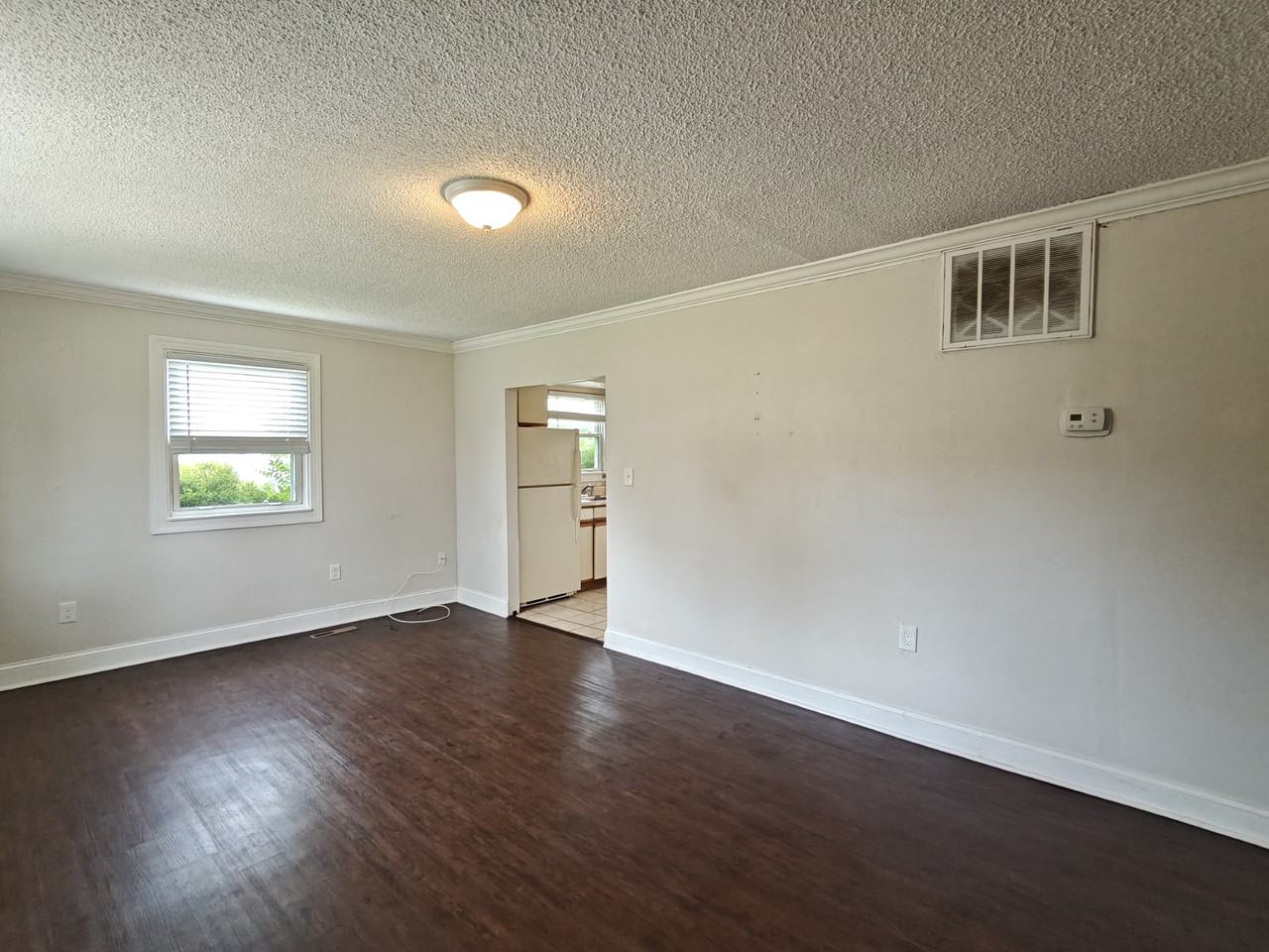 444 Colonial Rd - Photo 3 of 15