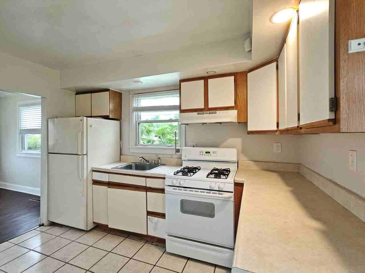 444 Colonial Rd - Photo 6 of 15