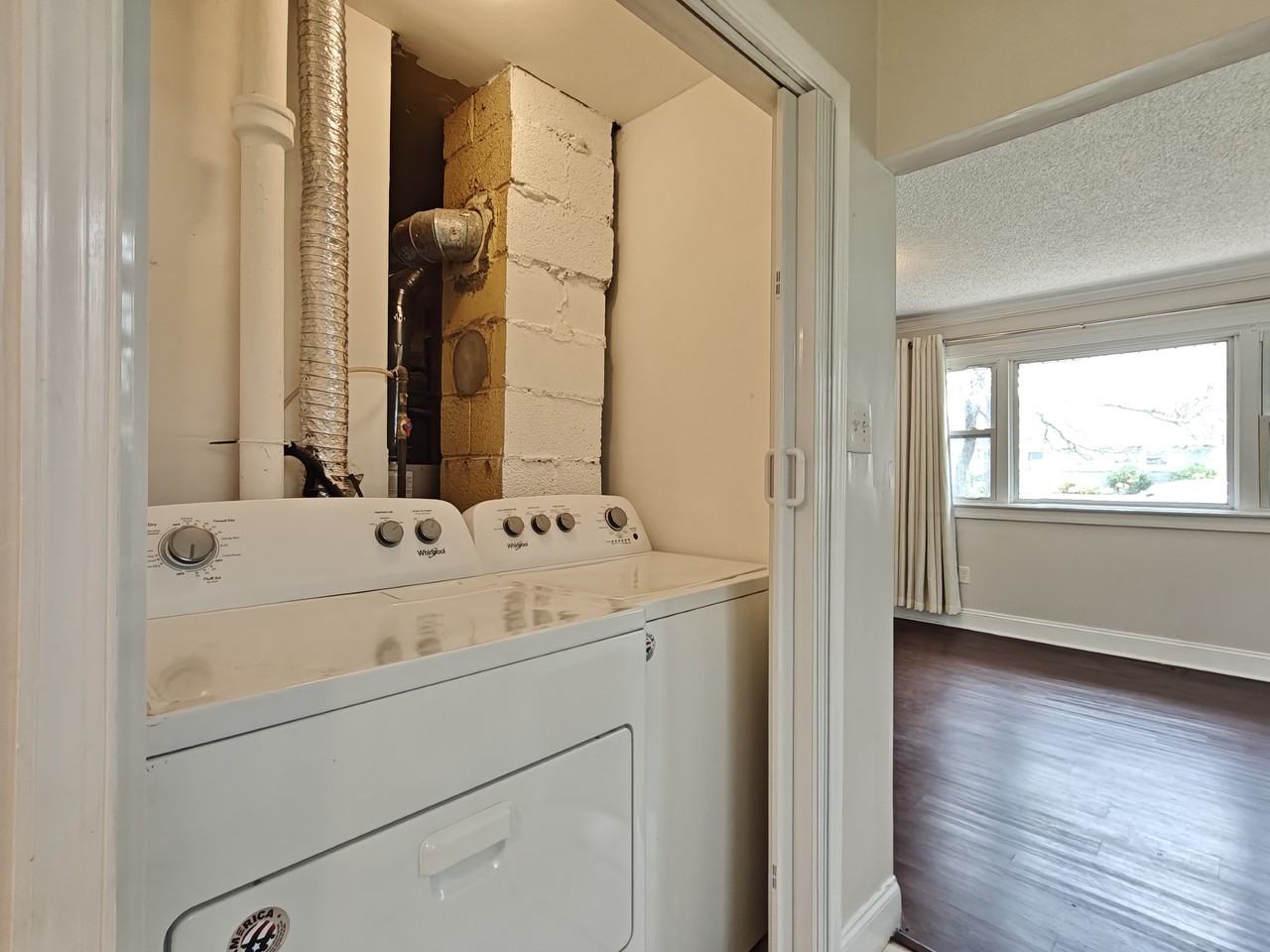 444 Colonial Rd - Photo 7 of 15