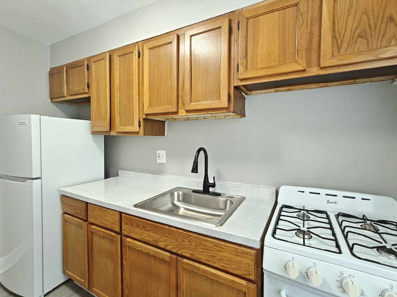 121 Forest Ave #9A - Photo 2 of 8