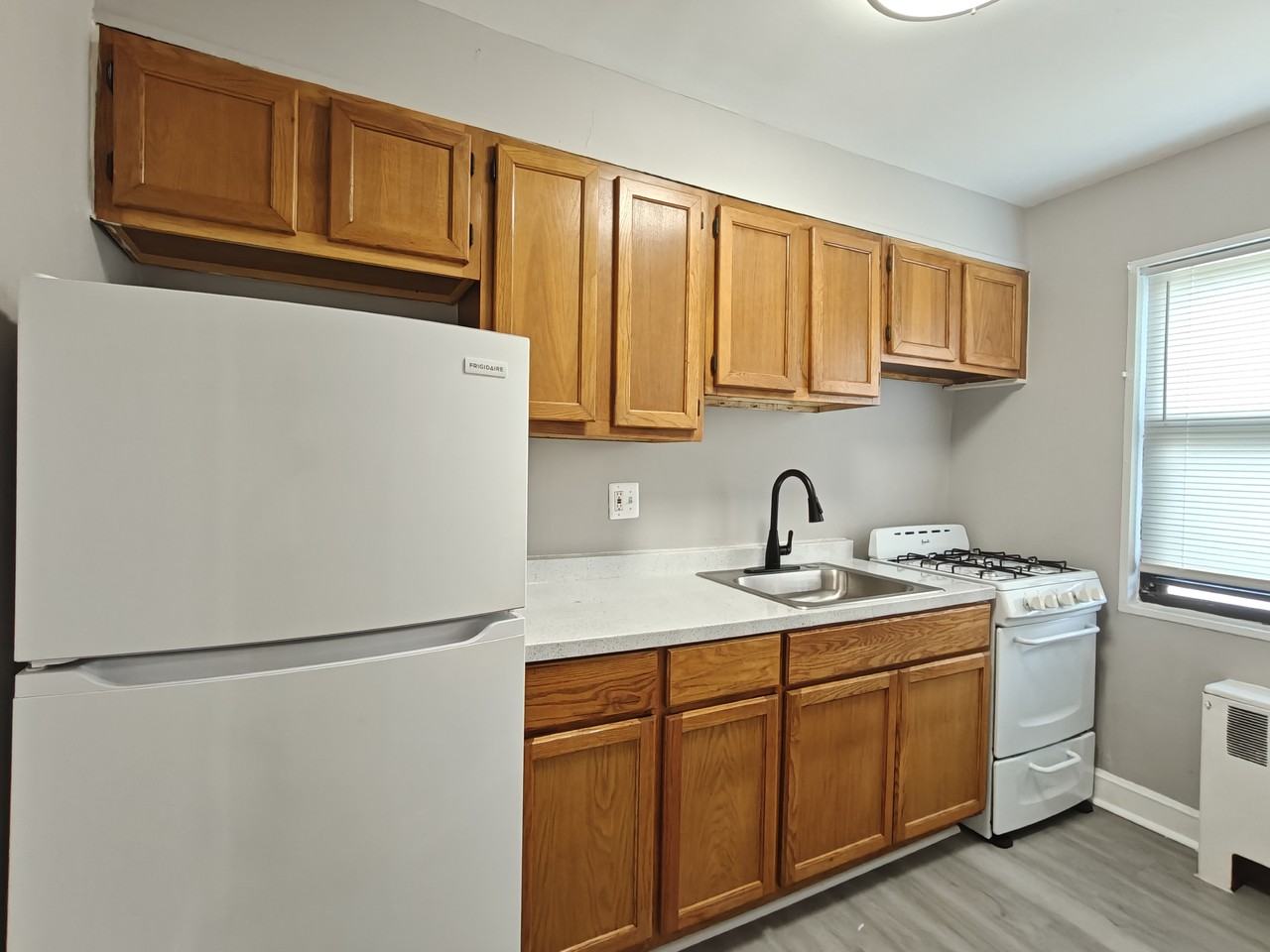 121 Forest Ave #9A - Photo 3 of 8