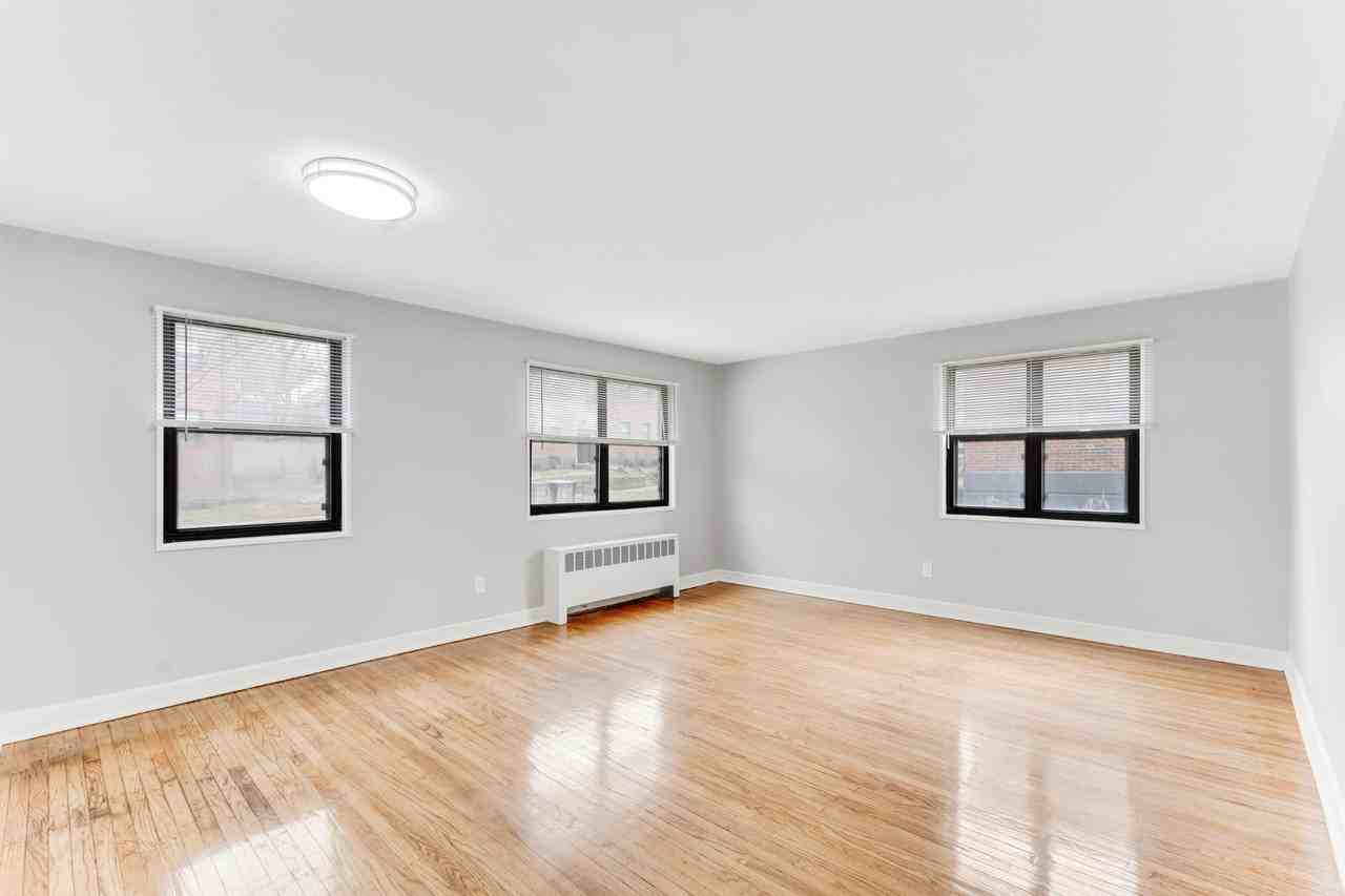 121 Forest Ave #9A - Photo 4 of 8