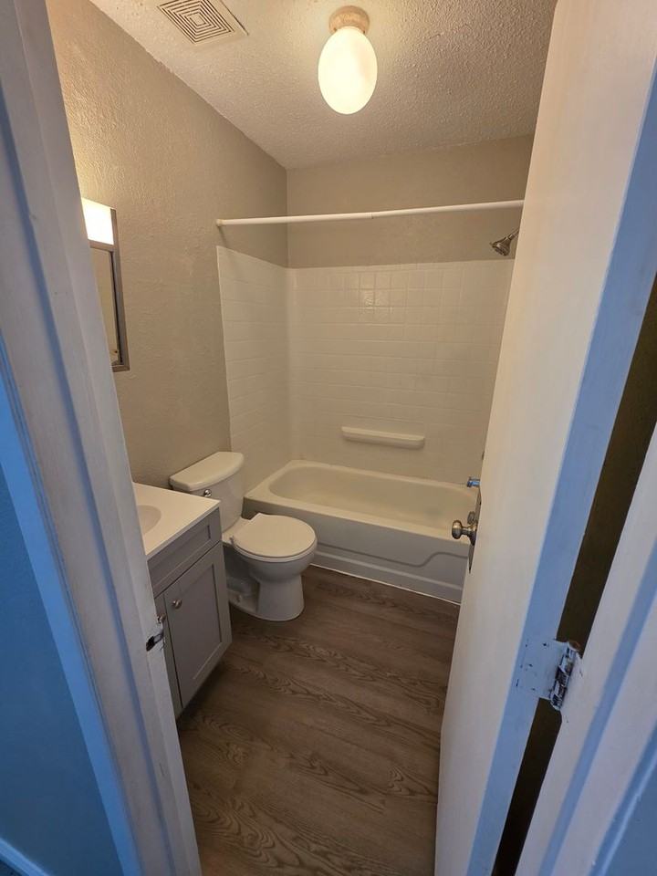 812 N 10th St #7 - Photo 5 of 5