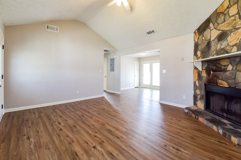 5215 Austin Pl - Photo 5 of 17