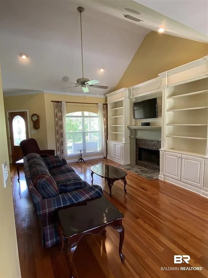 106 Riveroaks Dr - Photo 2 of 20