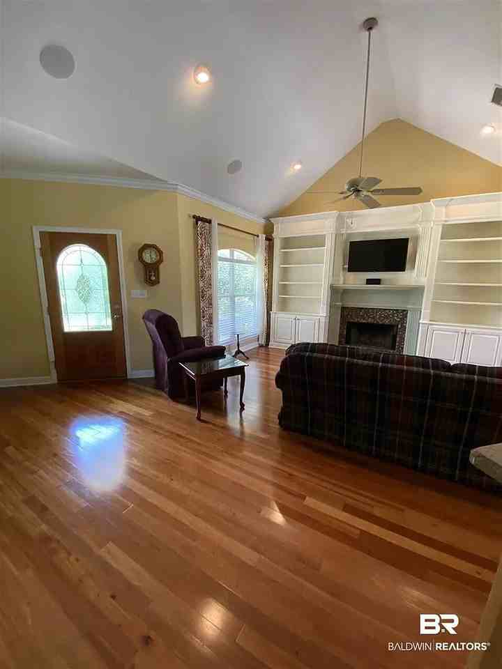 106 Riveroaks Dr - Photo 4 of 20