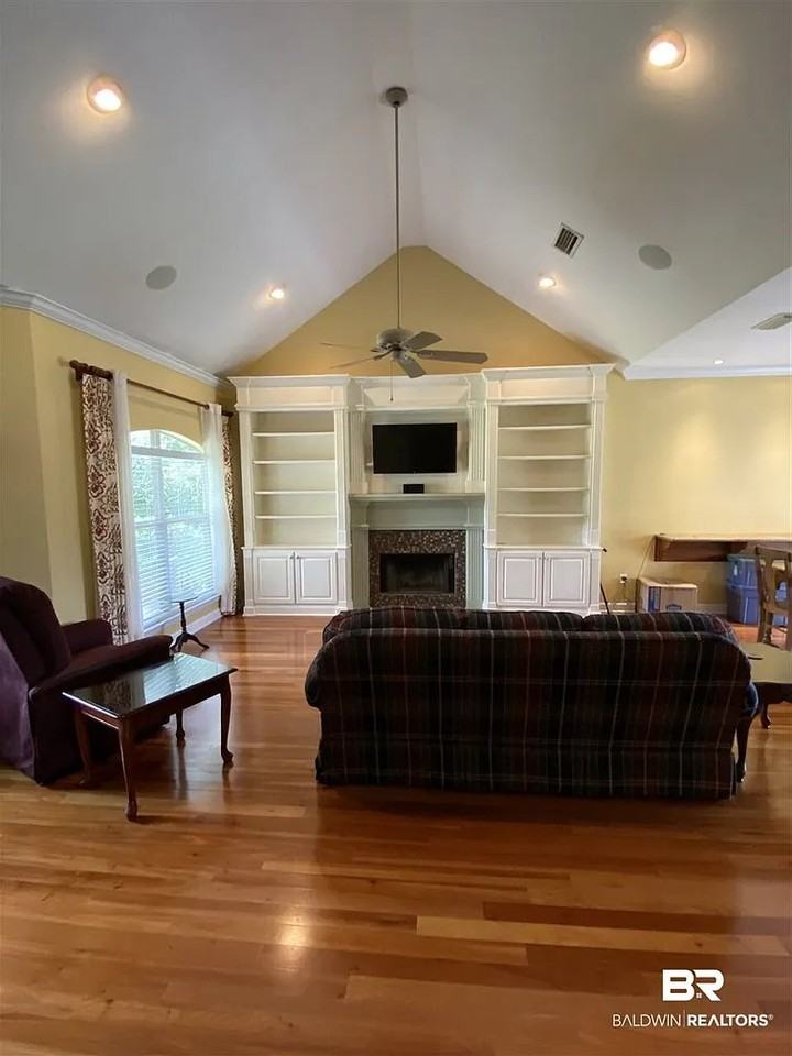 106 Riveroaks Dr - Photo 5 of 20