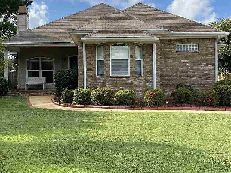 106 Riveroaks Dr