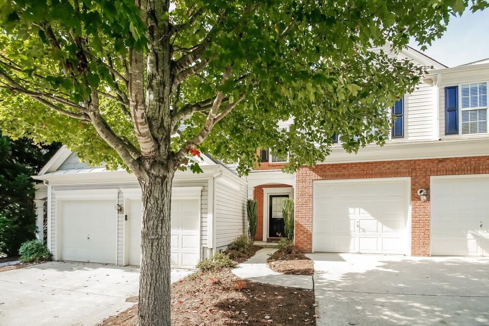 242 Regent Sq - Photo 4 of 17