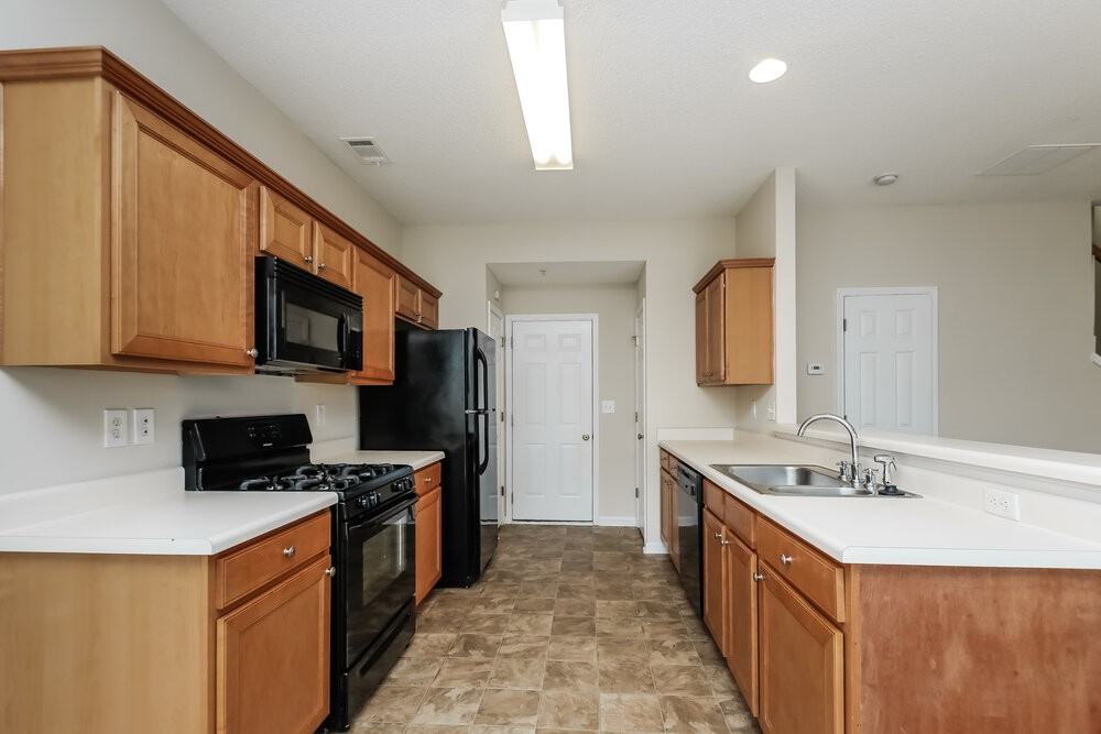 242 Regent Sq - Photo 7 of 17