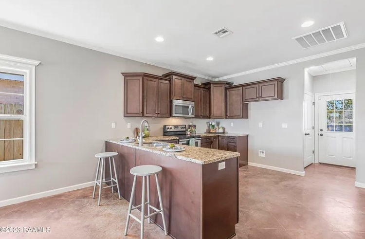 107 Darlene Dr - Photo 3 of 13