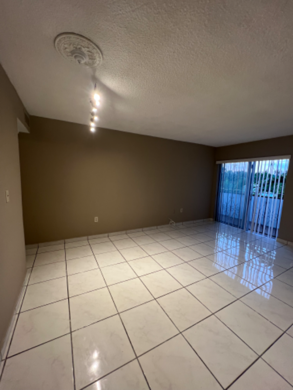 2498 Sw 17th St - Photo 5 of 18
