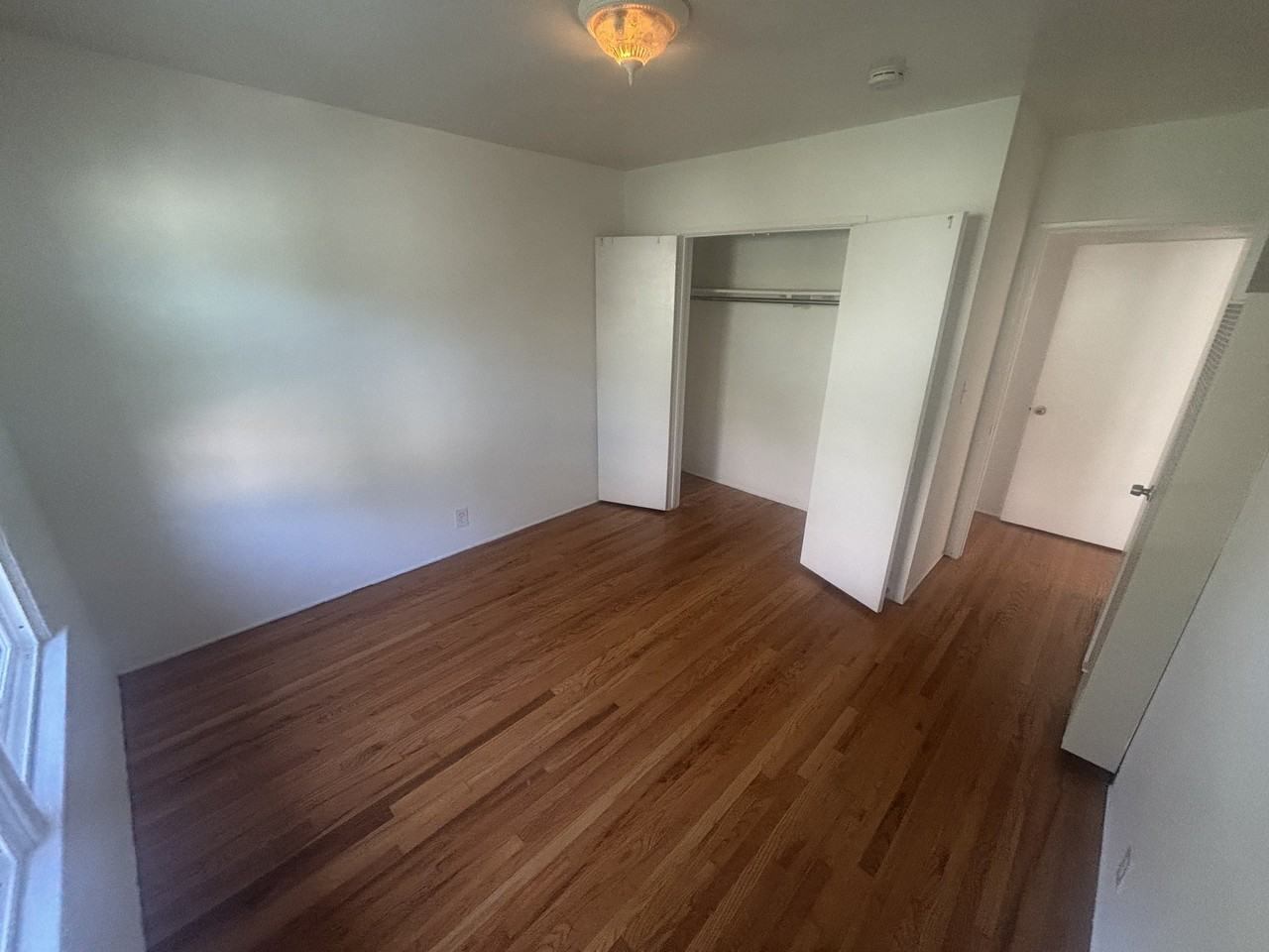924 17th St #D - Photo 5 of 9