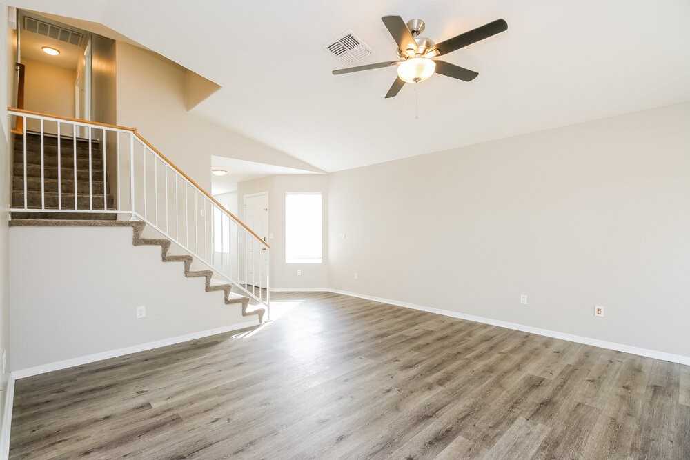 1042 N Blackbird Dr - Photo 4 of 17